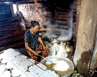 Cất công làm bánh tráng Túy Loan Đà Nẵng